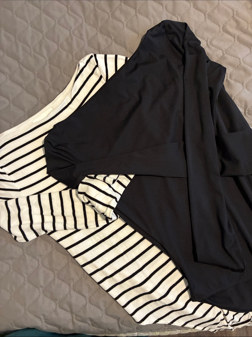 H&M Black Solid & White Black Striped Bodysuits long sleeve - Pair